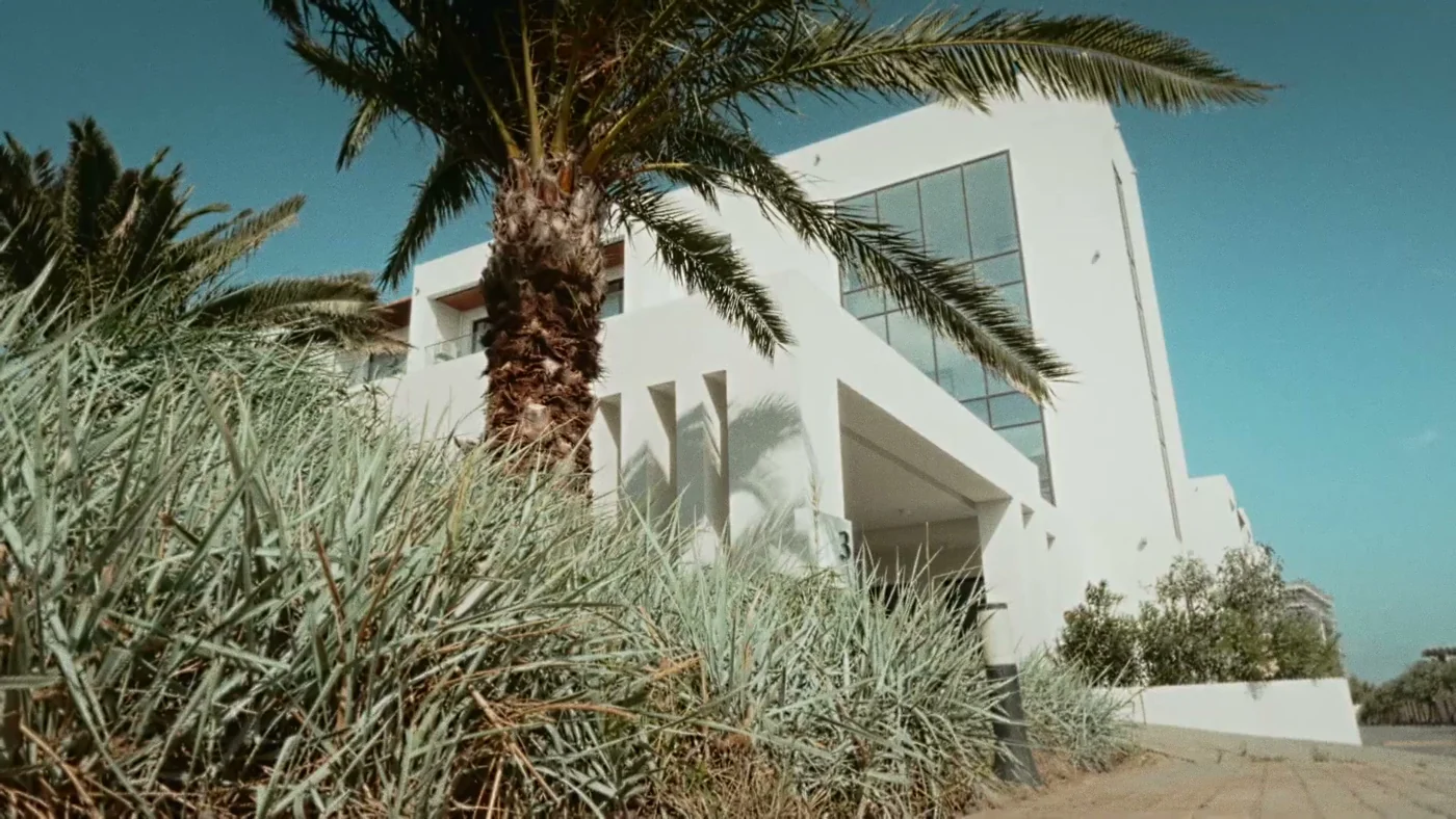 Белая вилла на берегу — соседние White Villas